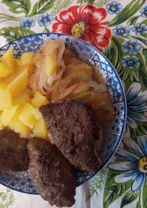 Berlini máj almával Vöröshagymával recept fotója