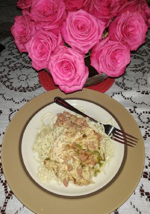 Una foto de Spaghetti con Jamonilla y pollo