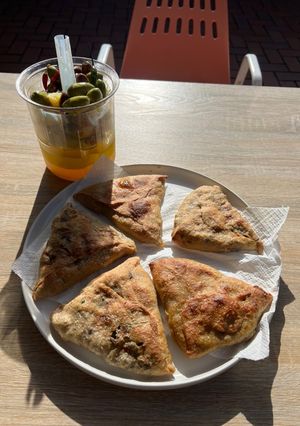 صورة لوصفة فطائر بالبطاطا والسبانخ