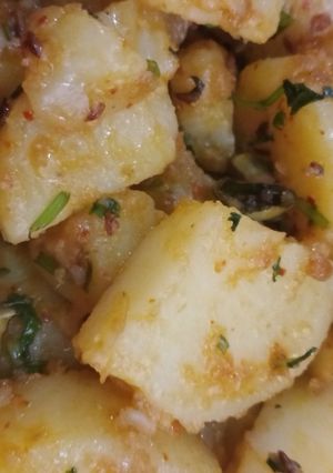 जीरा आलू (Jeera aloo recipe in hindi) रेसिपी मुख्य फोटो