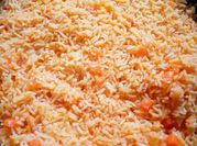 Una foto de arroz de colores