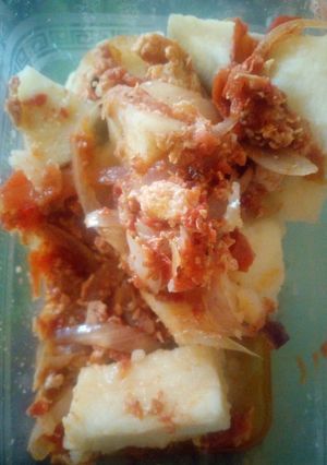 A picture of Yam and egg sauce.
