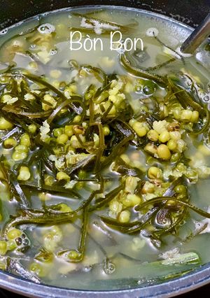 A picture of Mung Bean and Seaweed Sweet Soup (Chè Đậu Xanh Phổ Tai).