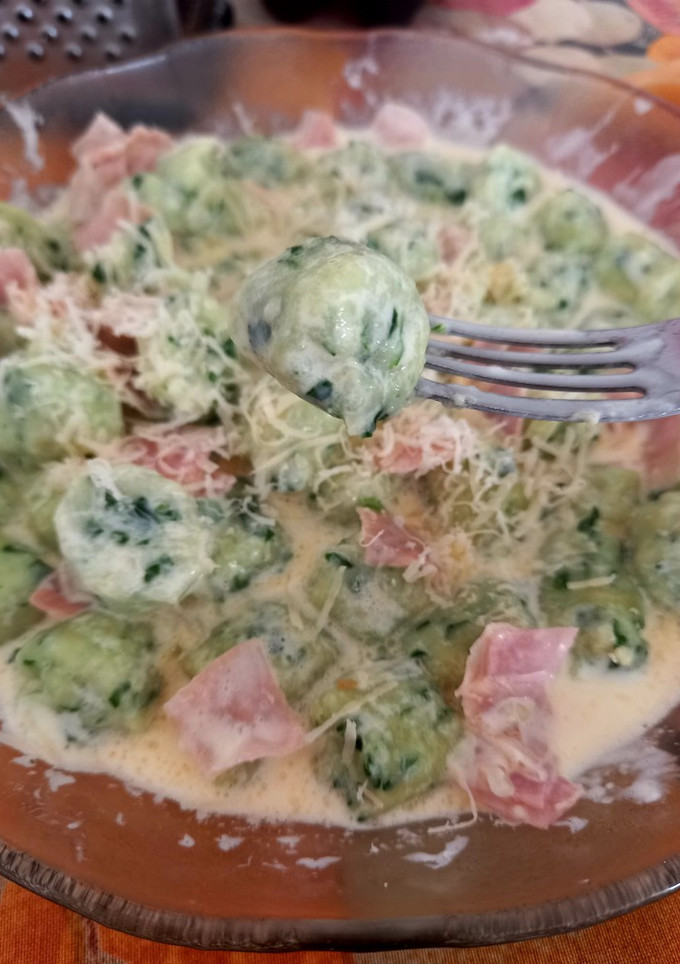 Una foto de Ñoquis soufflé de espinaca 🥬