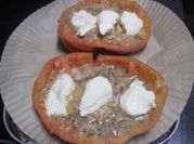 Una foto de tomates rellenos de atun y queso