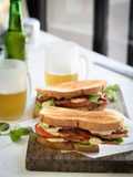 Tostado de campo con pollo y bacon