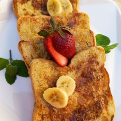 A picture of French Toast.