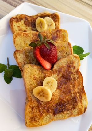 A picture of French Toast.