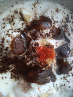 A picture of Dahi bhalla.