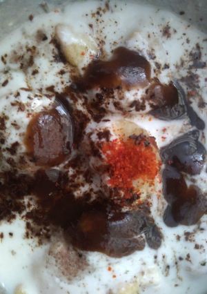 A picture of Dahi bhalla.