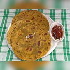 A picture of Fresh Methi Paratha.