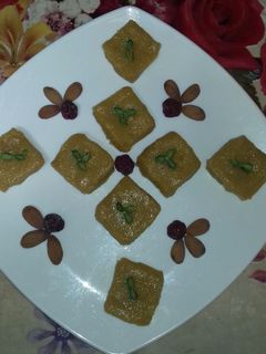 मैंगो फ्लेवर कोकोनट बर्फी (mango flavour Coconut Burfi recipe in hindi) रेसिपी मुख्य फोटो