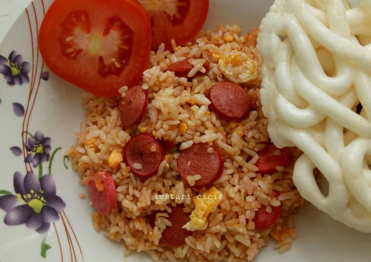 Resep Nasi Goreng Sosis oleh lestari cicie lukman - Cookpad