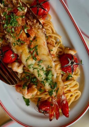 Foto de Esparguete com camarão, tomate assado e filete de peixe