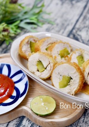 Hình của món Ức Gà cuộn Trái Bơ chiên xù.