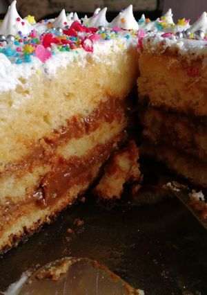 Una foto de Bizcochuelo tipo torta económica, lo que tengo en casa