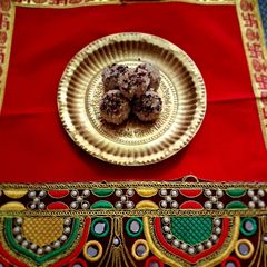 A picture of Dryfruits laddoo.