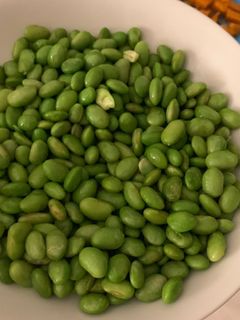Una foto de Edamame en estuche lekue