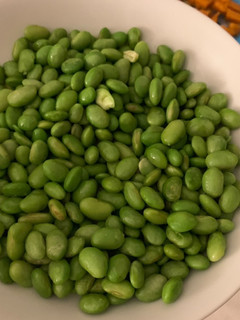 Una foto de Edamame en estuche lekue