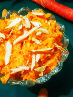 गाजर हलवा (gajar halwa recipe in Hindi) रेसिपी मुख्य फोटो