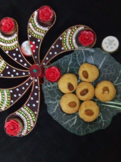 કોકોનટ કૂકઇસ coconut cookies recipe in Gujarati) રેસીપી મુખ્ય ફોટો
