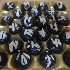 A picture of #ladoo chocolate & almond ladoos.