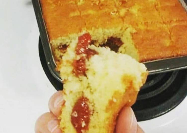 Bolo de fubá com goiabada