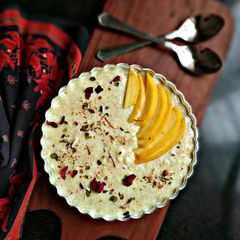 A picture of Oats mango pudding.