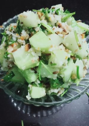 A picture of Khamang kakdi (cucumber).