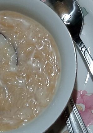 A picture of Vermicelli with milk.
