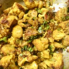 A picture of Aloo gobhi.