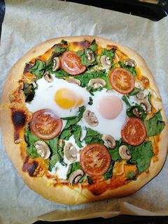 Una foto de Pizza casera de espinacas