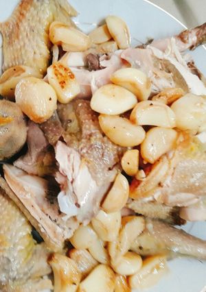 Hình của món Gà hấp tỏi.