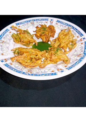 A picture of Palak Or Piyaz Pakory.