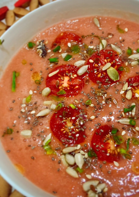 Una foto de Crema fría de tomate y melón