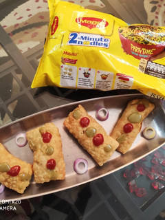 A picture of Maggi spring roll.