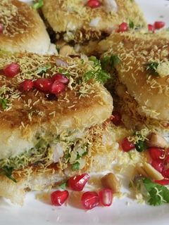 कच्छी दाबेली (Kutchi dabeli recipe in marathi) रेसिपी चे मुख्य फोटो
