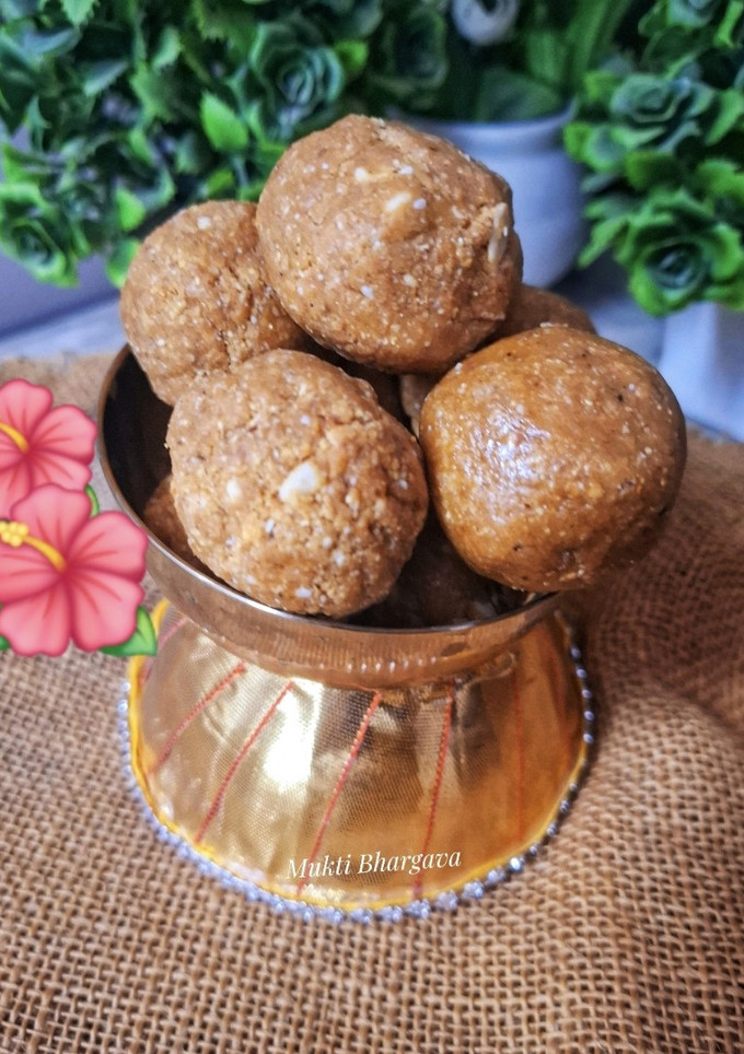 ड्राई फ्रूट के लड्डू रेसिपी मुख्य फोटो