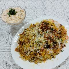 A picture of Chicken tikka masala biryani.
