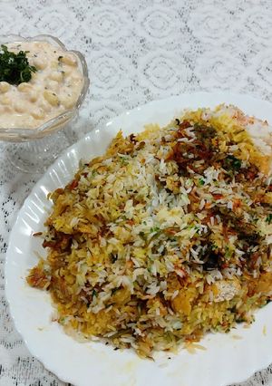 A picture of Chicken tikka masala biryani.