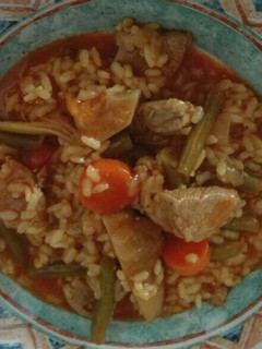 Una foto de Arroz con punta de solomillo y verduras