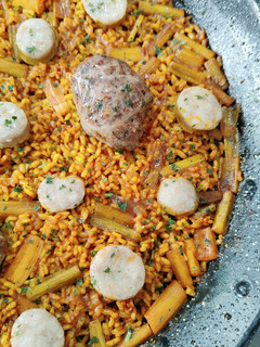 Una foto de Arroz con figatells, blanquets y ajos tiernos
