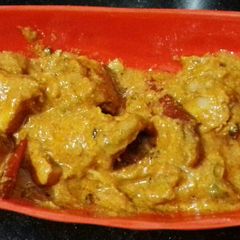 Chicken gravy with poppy seeds and dry fruits A picture of Chicken gravy with poppy seeds and dry fruits.