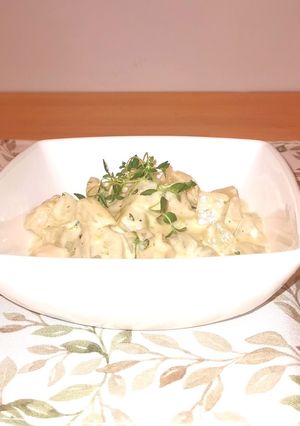 Csirkemell kakukkfüves karalábéval recept fotója
