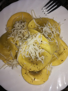 Una foto de Tortellini de queso y trufa, muy fácil