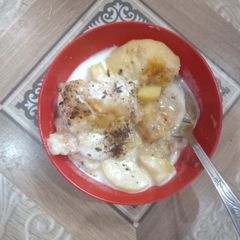 A picture of Dahi bhalla.