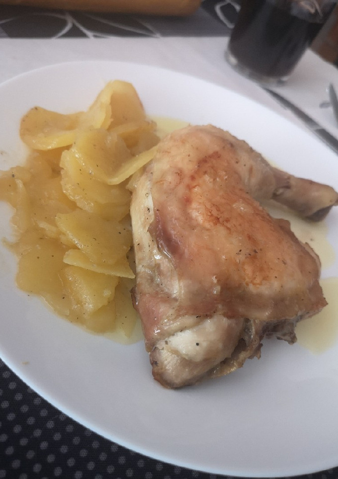 Una foto de Pollo al horno sabrosoon 😄
