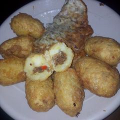 A picture of Potato ball with meat.