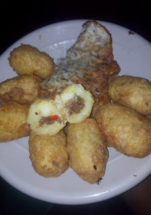 A picture of Potato ball with meat.