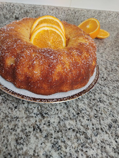 Una foto de Bizcocho de naranja 🍊🍊